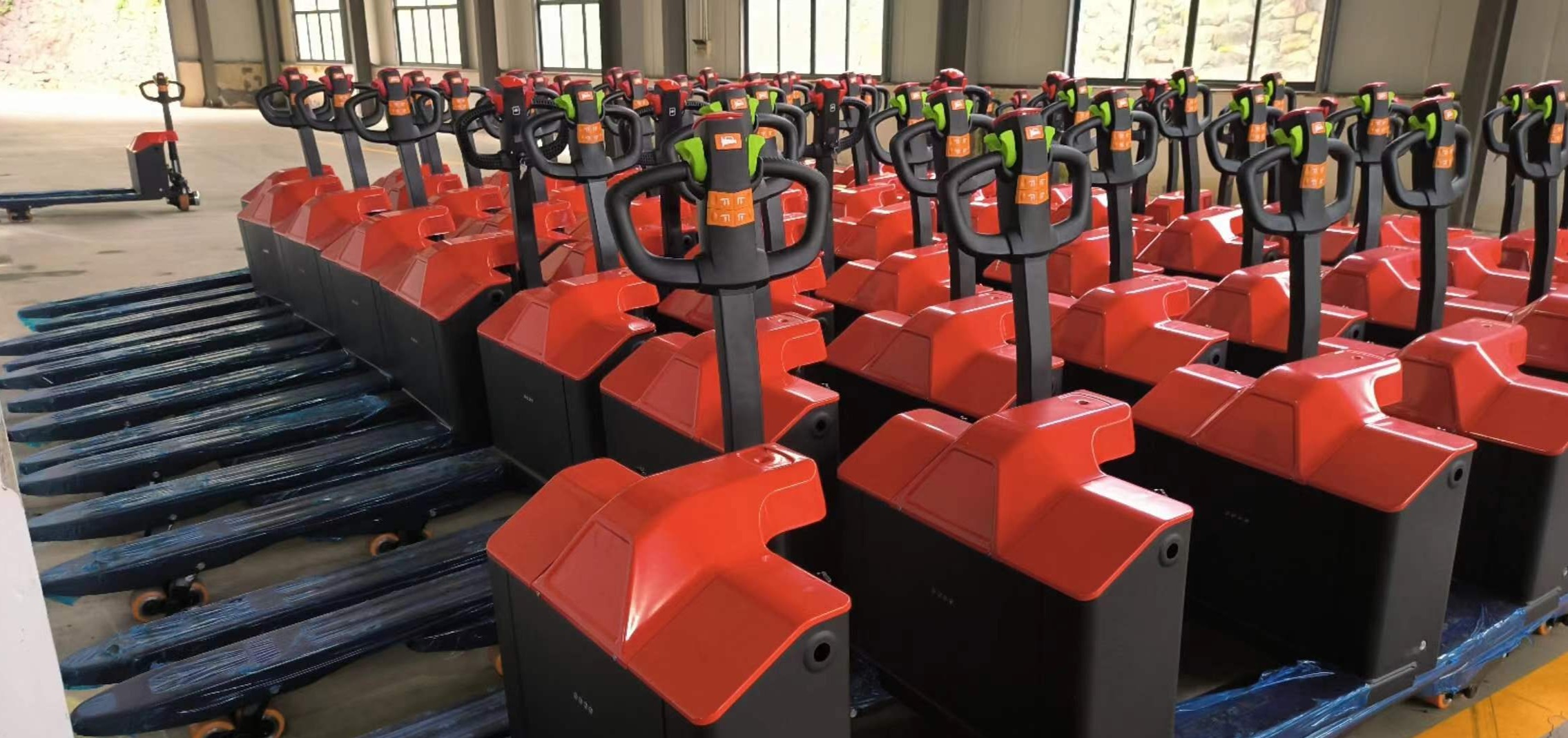 The Advantages of Electric Pallet Jacks in Modern Warehouses
